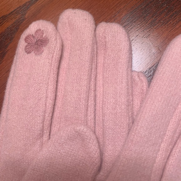 Cable Detailed Button Touch Smart Gloves - Picture 3 of 3